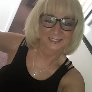 Meet your Posher, Dee